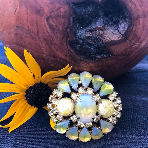 Vintage Jewelry - Vintage Yellow Cabochon & RhinestoneBrooch